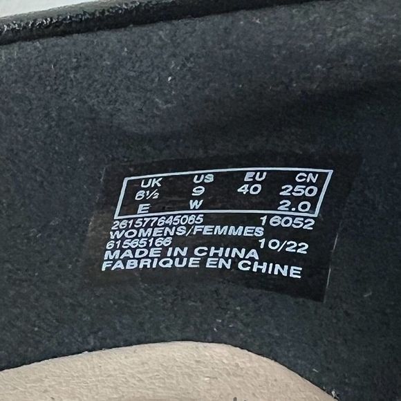 Clarks collection Classic Black Leather Heels Womens Size 9 W Pump Slip On Shoes - Picture 7 of 8